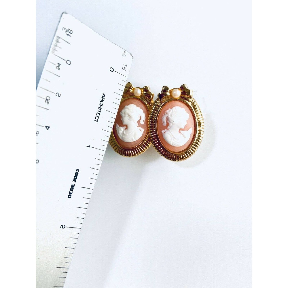 VTG Gold Pearl Cameo Clip On Earrings - Picture 5 of 5